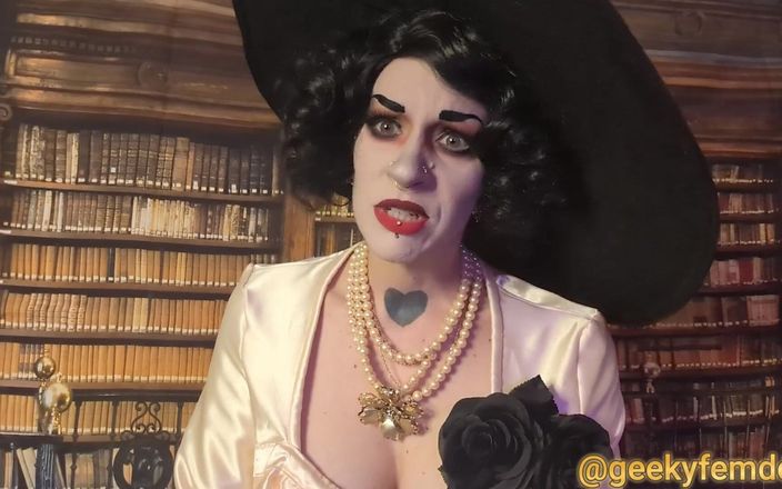 Geeky Femdom: Quý cô Dimitrescu ăn nhẹ