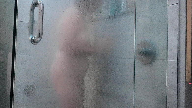 Erin and Andy: La escena de la ducha con la hijastra asiática Erin...