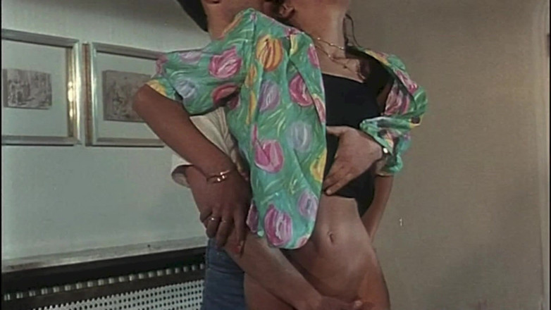 Inhonorof porn: この学校では、最初は少しおしっこをし、その後ムラムラした同級生との乱交パーティーが始まる