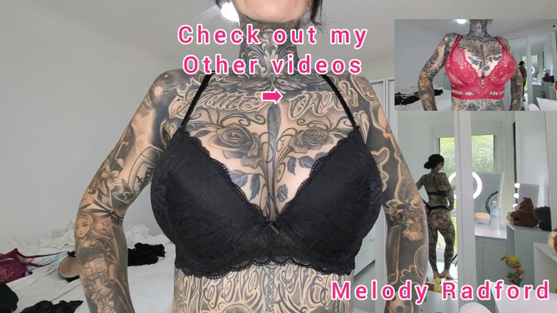 Melody Radford: Černé a fialové spodní prádlo a mikro bikiny zkuste na...