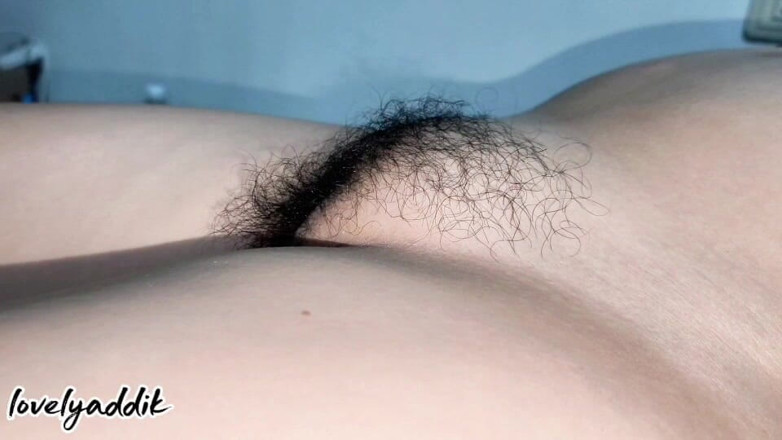 Lovelyaddik: Mi marido me dijo que no me rasurara el coño...