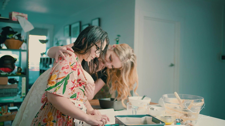 CharlieForde: Выпекни мне торт с участием Чарли Форд, Chasey Devil