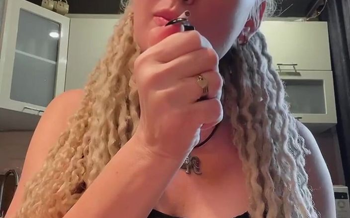 BadAssBitch: İnsan kül tablası taşakları cbt'i dövüyor, cei, tükürme