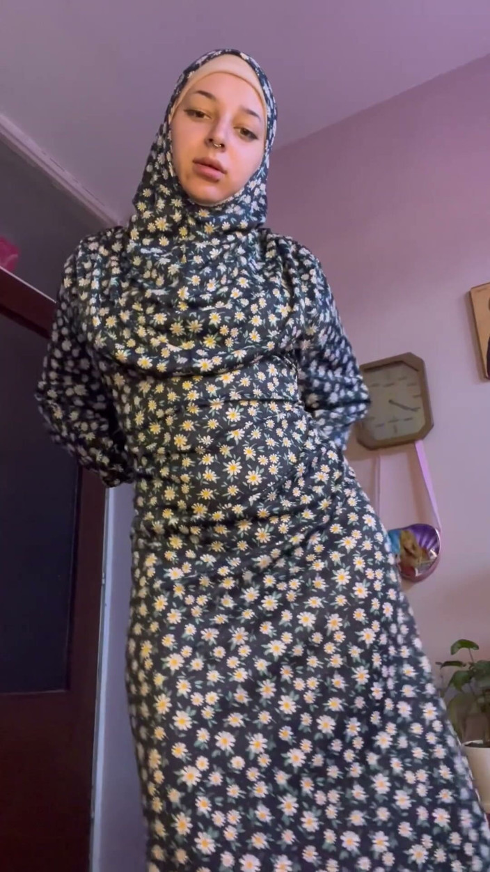 lanalovacutie: Muslim Striptease