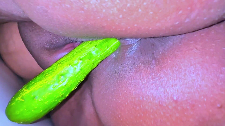 Aria Mia: Awek Panas Mesir yang belum berkahwin menunggang timun besar apabila...