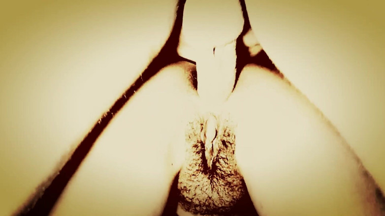 Novinha Insaciavel: Old style bitch swallowing dick and taking it up the...