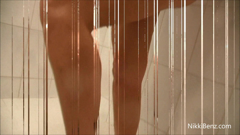 Nikki Benz: Nikki Benz play with pussy and cums in the shower!!