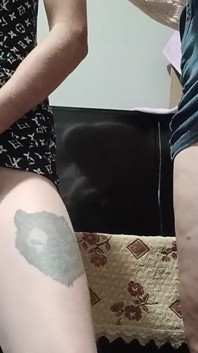 Üvey anne ve üvey kızının ateşli mastürbasyonu