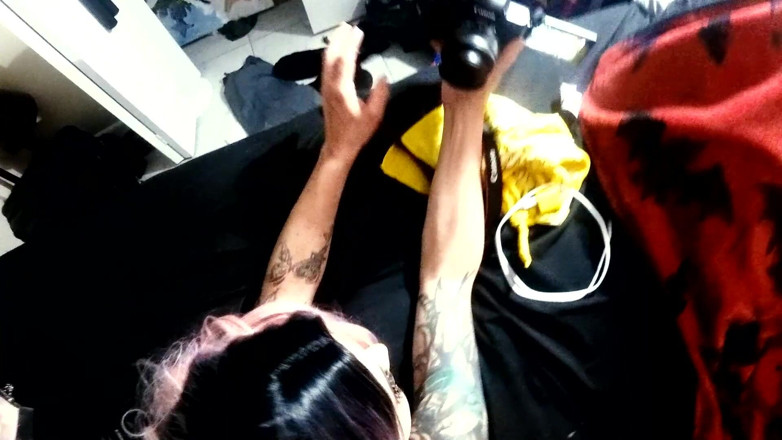 Smash Thots Films: Rozbijem thot sexy Stella Mae v růžovém paruce. Další den...