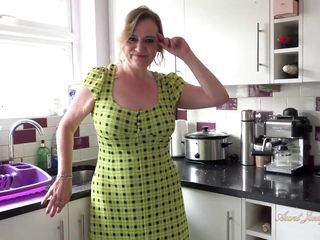 Aunt Judy's XXX: 46-летняя грудастая милфа-домохозяйка Nel - сосет и трахается на кухне в видео от первого лица