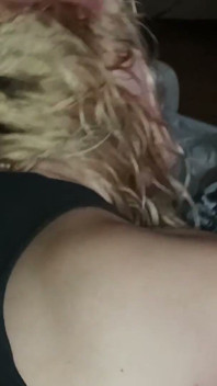มือสมัครเล่นเย็ดท่าหมามือสมัครเล่นของจริงใช้นิ้วเสียบตูดน้ําแตกบนตูด