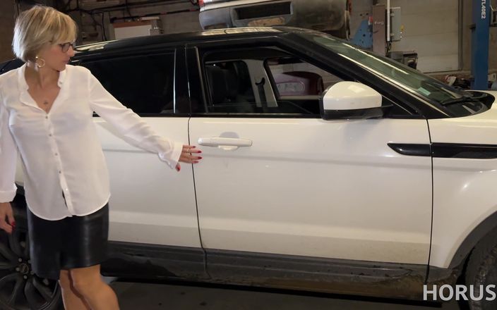 Horus X: Tante semok rambut pirang didine dientot di dalam mobil sama...