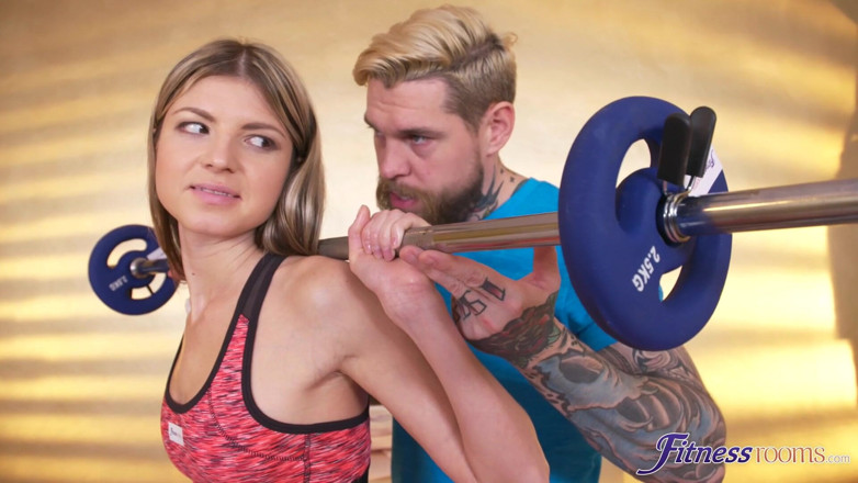 Fitness Rooms: Фітнес-зали - дівчачі друзі спокушають інструктора тренажерного залу