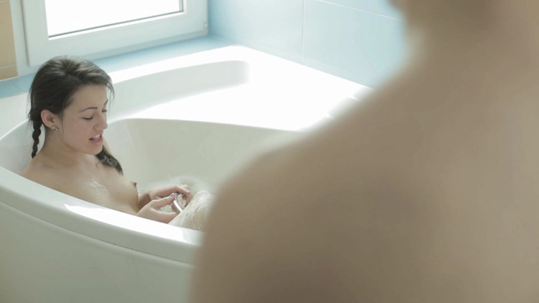 Adult Deluxe: Bagno di schiuma scopare con una ragazza sexy
