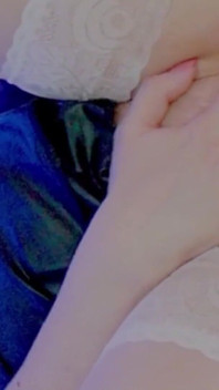 Orta yaşlı seksi kadın benim için fışkırtıyor o ıslak kremsi amcığı sert sikiyor
