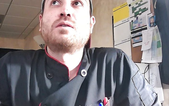 KoreanItalian: オフィスで足の匂いを嗅ぎ、測定する