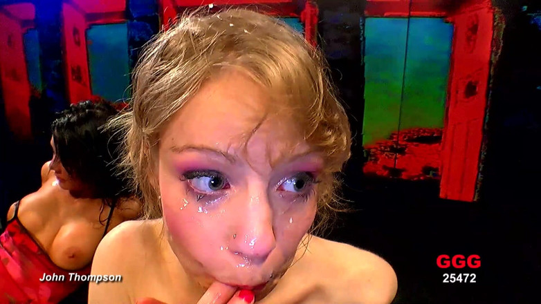 Fuck Cumshot Party: Ggg John Thompson- Kotě předvádí nadržené pohyby a užívá si...