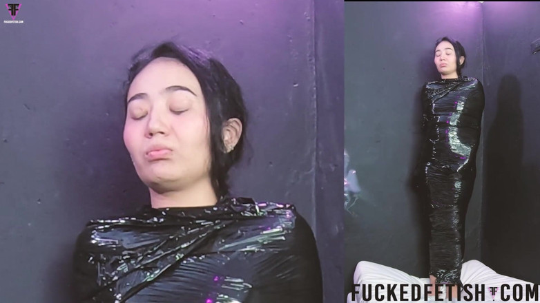 Fucked fetish: HD Moni Lee pierwszy oddech mumifikacji play bag swimcap