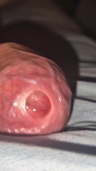Anello sul cazzo non circonciso alfa accarezza e sborrata esplosiva