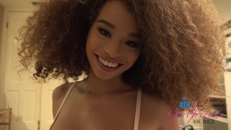 ATK Fans (Girlfriends): Cecilia hörte, dass du ein lustiges date bist, und also...