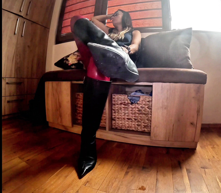 Mistressyammyboots: Лижи мои сапоги, раб