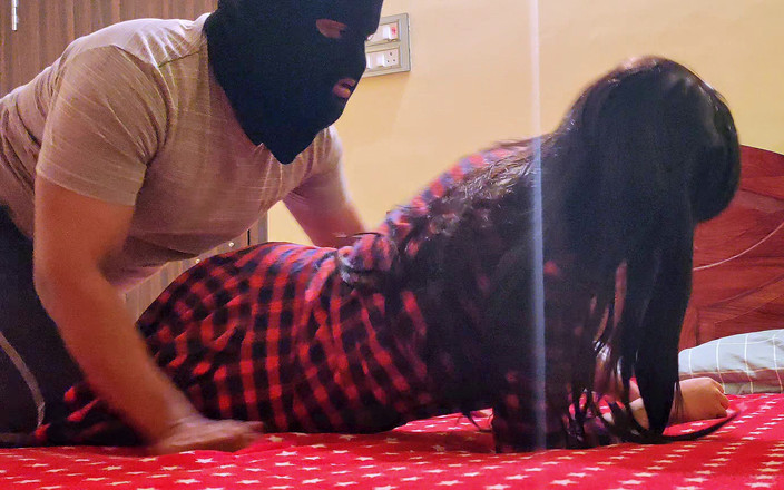 Hope Love: Sexy domácí služka ošukaná maskovaným mužem, který se schovával v...