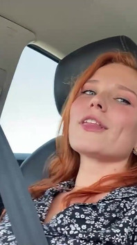 Clemence Audiard masturbuje v autě