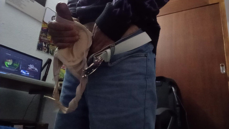 cry_santos: Masturbarsi con la biancheria intima del mio vicino