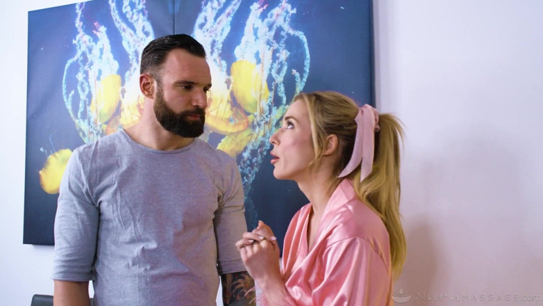 Nuru Massage: Masaj Nuru - obraznica Aiden Ashley îi oferă soțului ei un masaj...