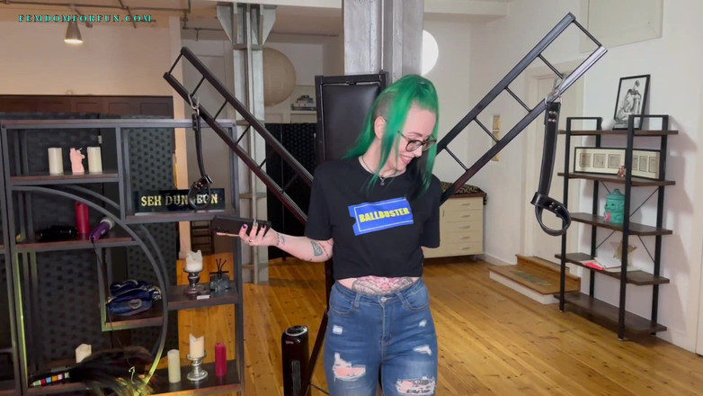 Temptress Nightshade: Calpestare la passera umana in Vans