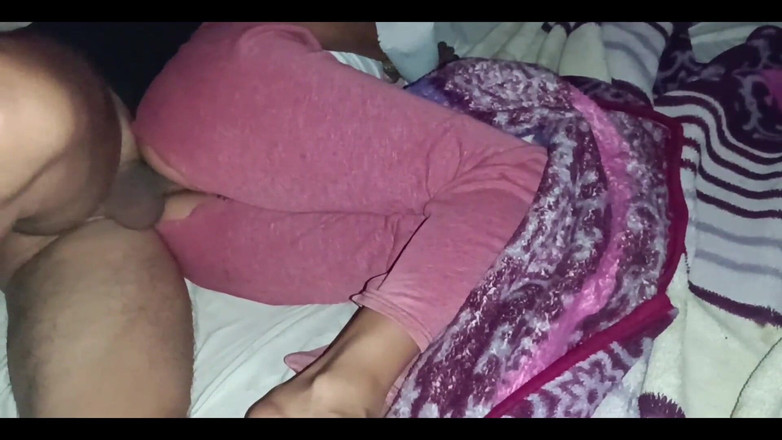 Karely Ruiz: Nevlastní otec B. přijde do mého pokoje za úsvitu a šuká mě...