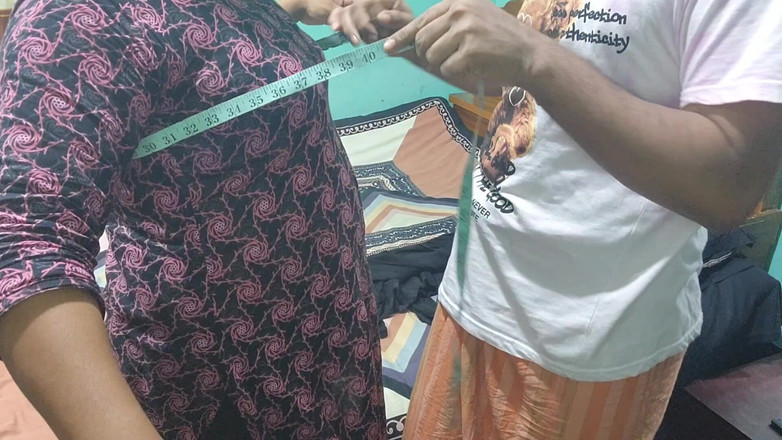 Banglavabi02: 仕立て屋が服のサイズを測りに来て、彼女とセックスした。パート01