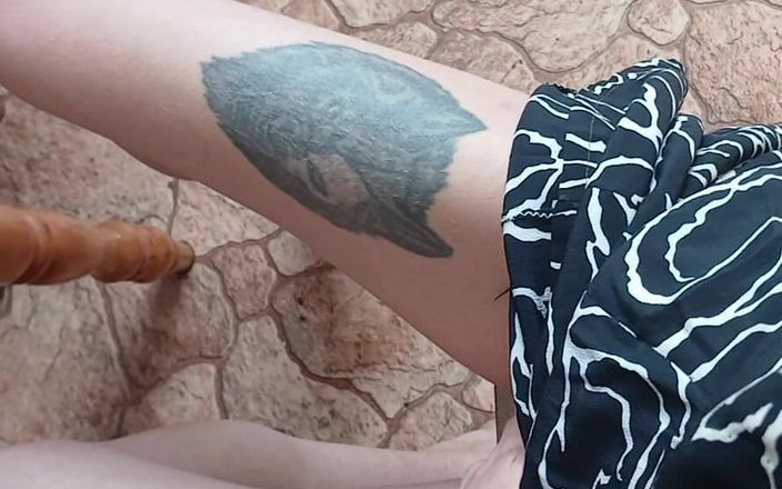 Lesbian-candys: Девушка в летнем платье мастурбирует