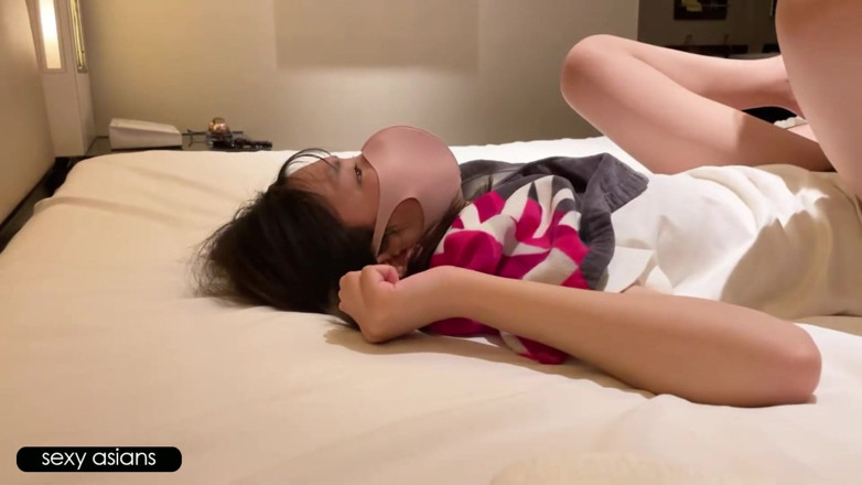 Pink Calling: Ngày ăn trưa dã ngoại. Ban nhạc Tee người đẹp rơi vào...