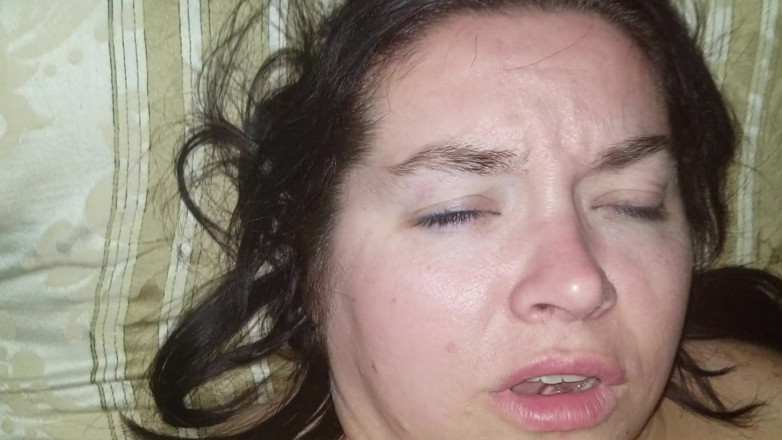 SexyNEBBW: セクシーなBBWはディルドを使用し、犯されます