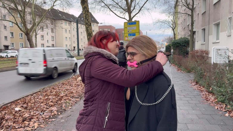 Femme Sandy: Teşhirci domme ve aşağılanmış itaatkar: kraliçe Elena teşhir ediyor, sonra...