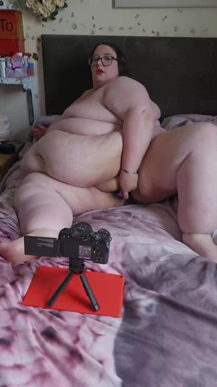 SSBBWLadyBrads: Товстушка грає з пиздою та оргазм, частина 1