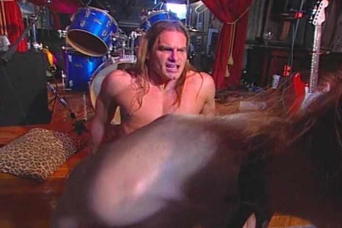 THAGSON RETRO: Con đĩ đút sâu vào họng chảy nước dãi được móc cua âm hộ...