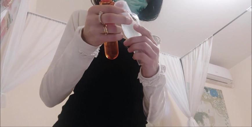 savannahamatoriale: With the Speculum I Can Proceed to the Internal Visit...