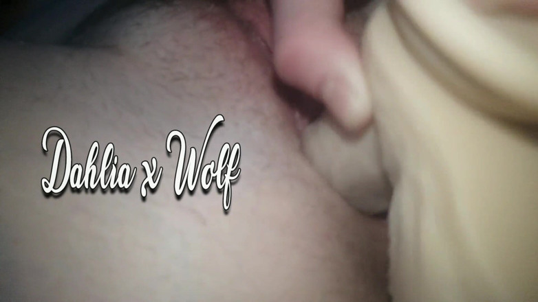 Dahlia Wolf: Big clit pussy stretching