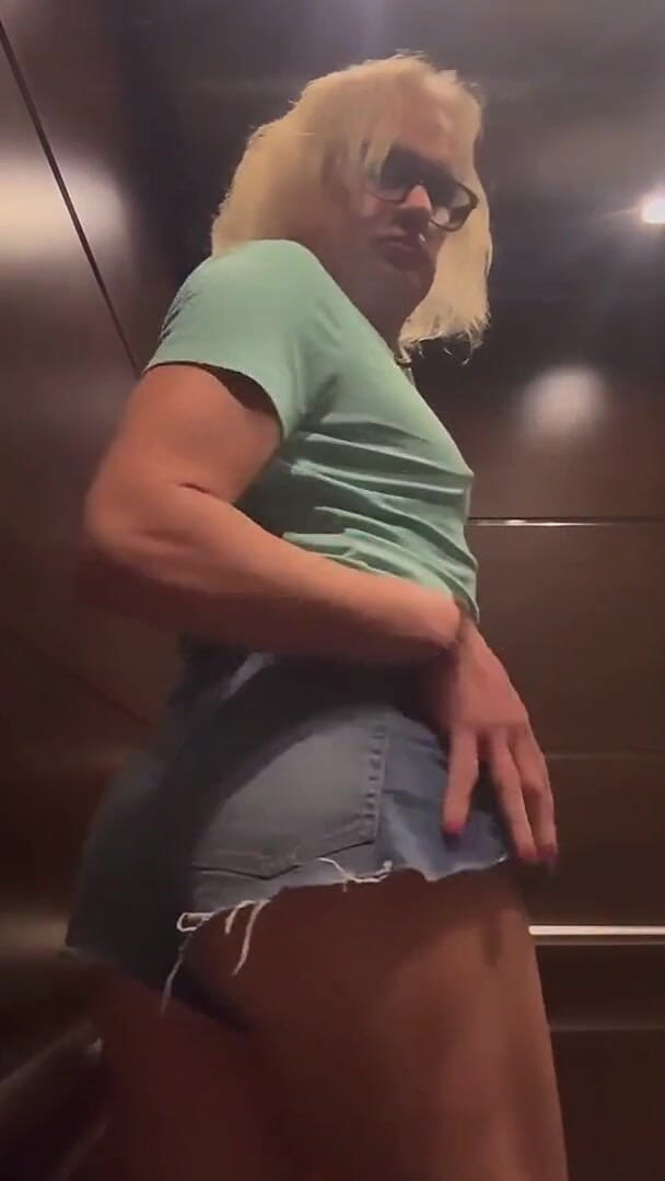 CindieLove: Jerk off to a Non-nude Sissy Compilation