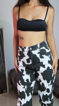Klädbyte av hottie efter shopping