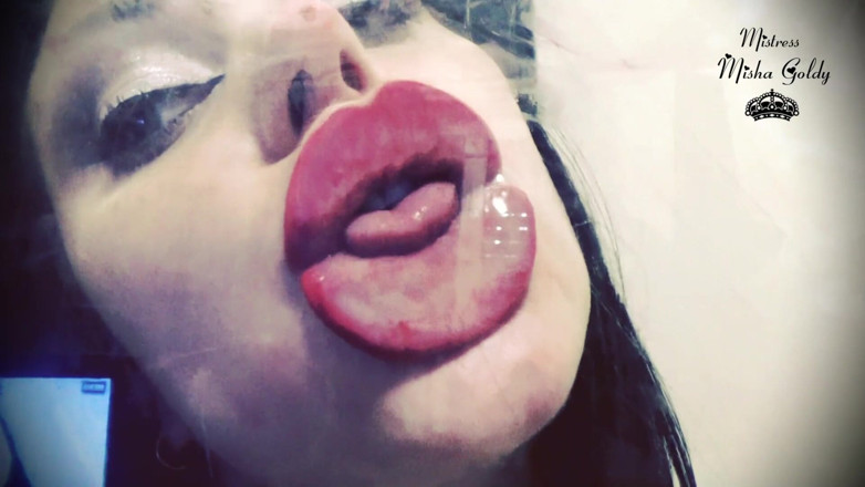 Goddess Misha Goldy: Bibir merah dicetak di atas kaca &amp; frenchkissing