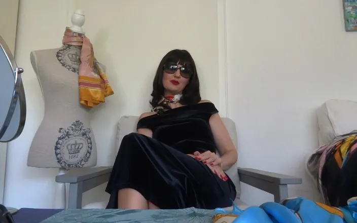 Lady Victoria Valente: Fast juicing for urgent cum shots