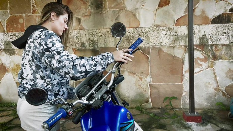 Sara Blonde: Motorradliebhaber teil 1