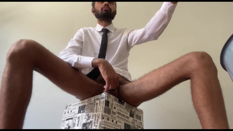 arabeputo: masturbandosi in ufficio