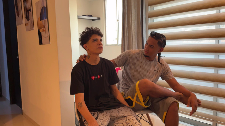 katyJay: Jag utnyttjar det faktum att min man cuckold är distraherad så...