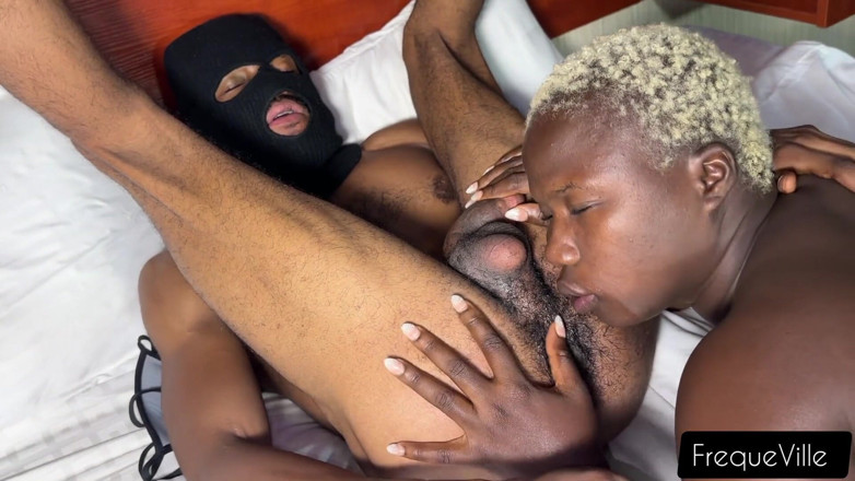 FrequeVille: Je mange le trou du cul de mon homme