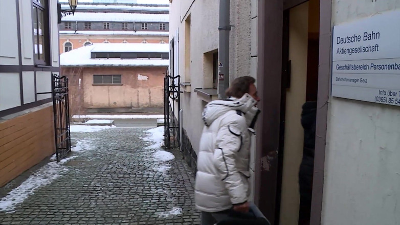 German Porn: 德国熟女3P和双洞齐插