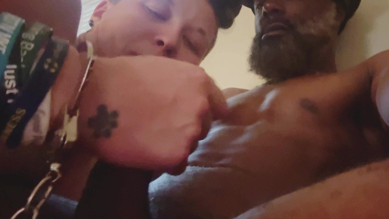 Thekookiejar: 내 수갑 장교의 잠금을 해제하고 내 분홍색 보지를 따먹을거야